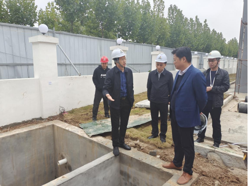 10.9（石化公司）市產(chǎn)業(yè)集團黨委書記、董事長劉培建一行蒞臨石化公司金頂山路加油站調(diào)研指導工作231.png
