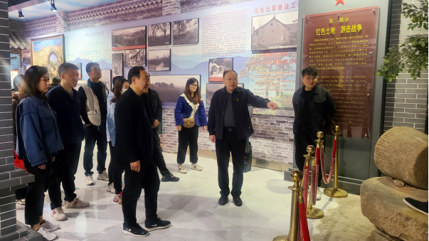 市文旅公司3月份新聞稿（一），?；⑸? 一路同行--駐馬店市文化旅游發(fā)展有限公司開展團(tuán)建活動(dòng)124.png