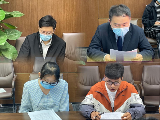 0428新聞稿-駐馬店市產(chǎn)業(yè)投資集團(tuán)有限公司召開(kāi)“青春向黨、奮斗強(qiáng)國(guó)”五四青年節(jié)主題座談交流會(huì)311.png