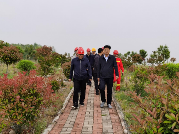 “時不我待、只爭朝夕”市產(chǎn)業(yè)集團(tuán)全力推進(jìn)涉案企業(yè)復(fù)工復(fù)產(chǎn)和我市重大項目建設(shè)工作459.png