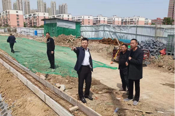 駐馬店市黃淮建設(shè)工程有限公司到各在建項目進行節(jié)日慰問173.png