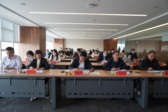 新聞稿：駐馬店市產(chǎn)業(yè)投資集團有限公司召開“決戰(zhàn)決勝第四季度、奮力沖刺全年目標”部署動員會（陳主任、主席修改版）981.png